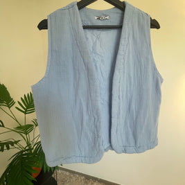 Gilet Éléa Bleu Clair - Fraîcheur & Élégance | Maison Adèle