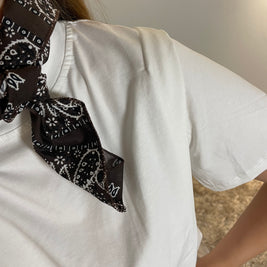 T-shirt Blanc Épaulettes & Bandana Marron - Style Bohème Chic | Maison Adèle